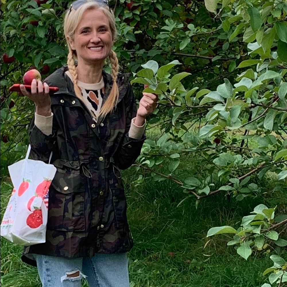 Meet Your Poshmark Ambassador, Lisa - Picture 4 of 4